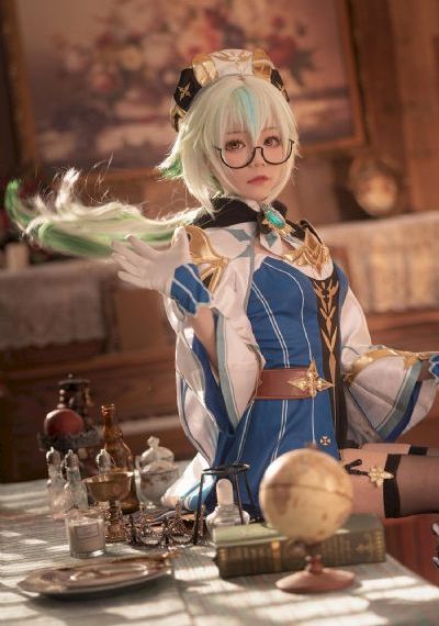 隔着皮衣吸她的奶水